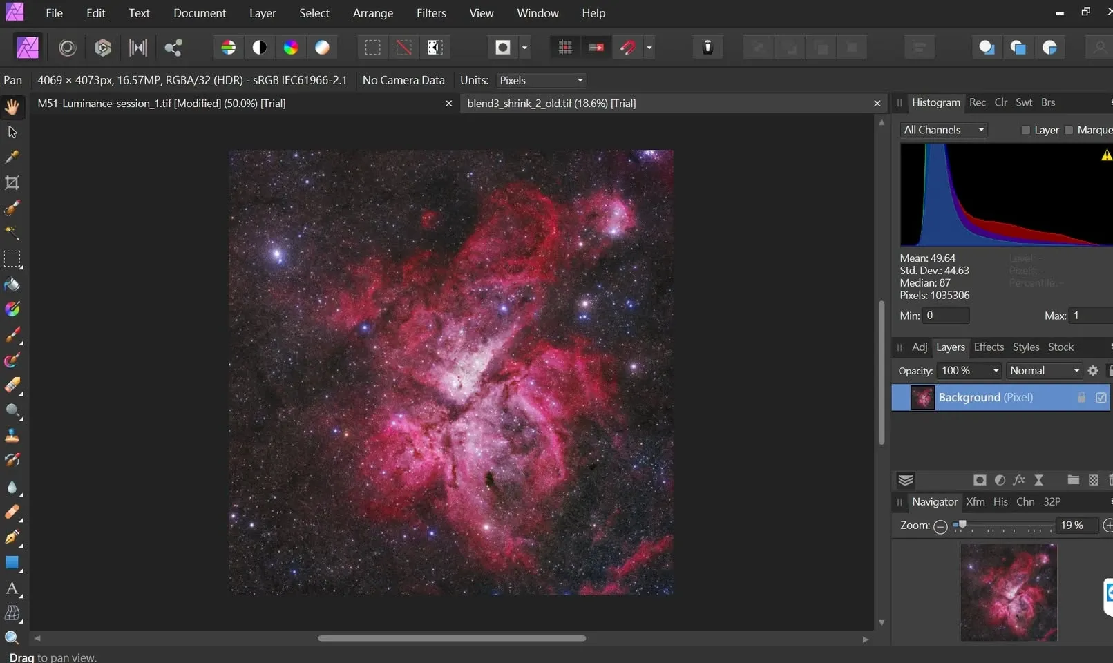 Affinity Photo 開啟同一張 32 位元船底座大星雲 RGB 影像作為對照,未出現同樣的顯示問題