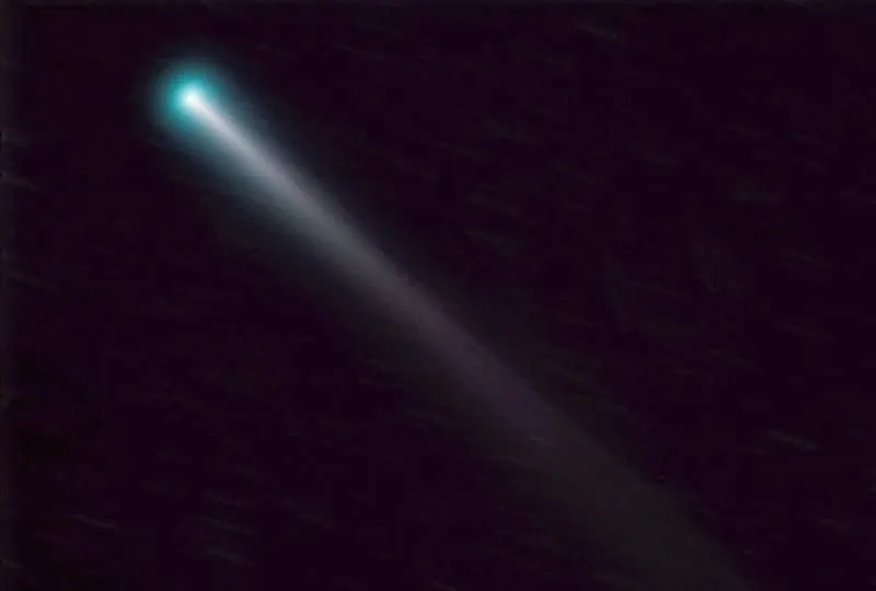 彗星尾端偏色與背景校正示意