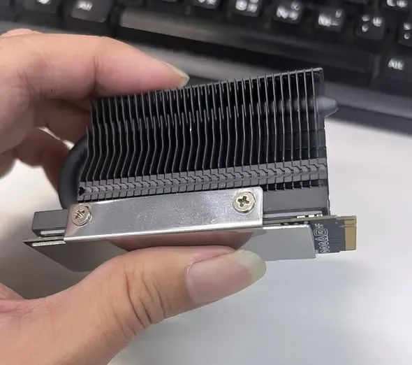 連續寫入壓力測試的溫度表現