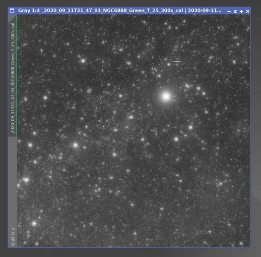 大光圈受高空薄雲影響、星點發散的影像範例
